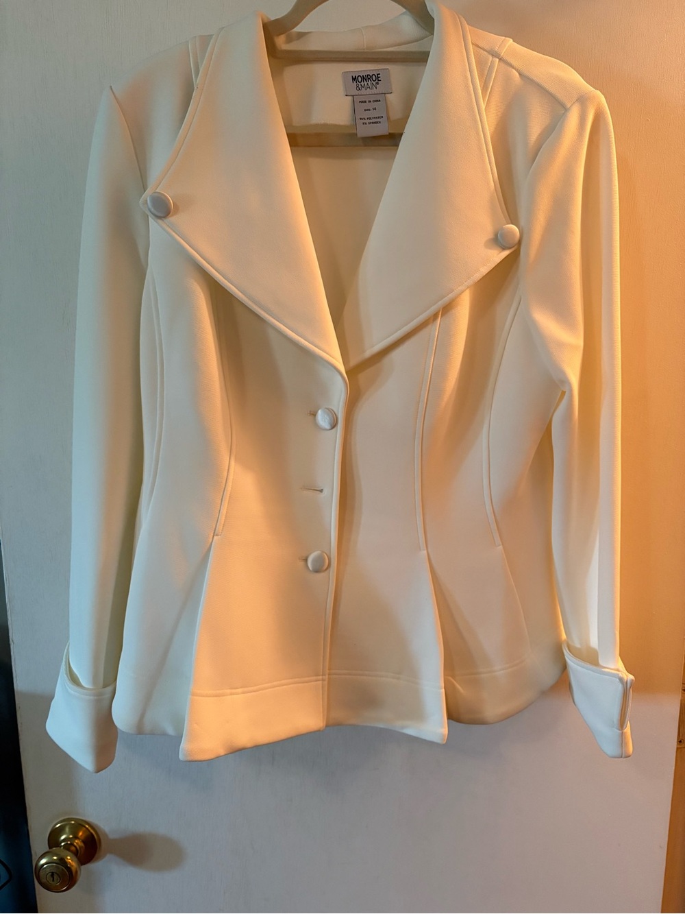 Monroe & Main Women's Cream Double-Breasted Notch Collar Jacket